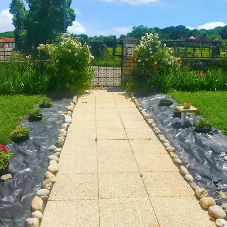 A Avec Jardin Et Terrasse 110 M² * Toulonjac
